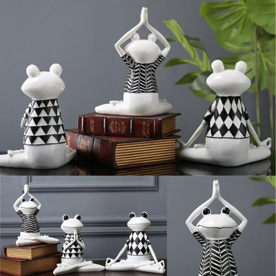 HomeQuill™ Modern B&W Yoga Frog Figurines