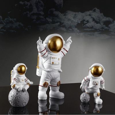 HomeQuill™ Luna Spaceman Figurines