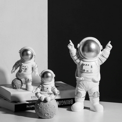 HomeQuill™ Luna Spaceman Figurines